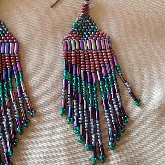 Lovely Seed Bead Dangling Sweeper Earrings Handcrafted Native American Preowned - Picture 5 of 5